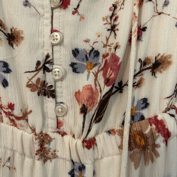 Flowing floral dress - Picture 2 of 4